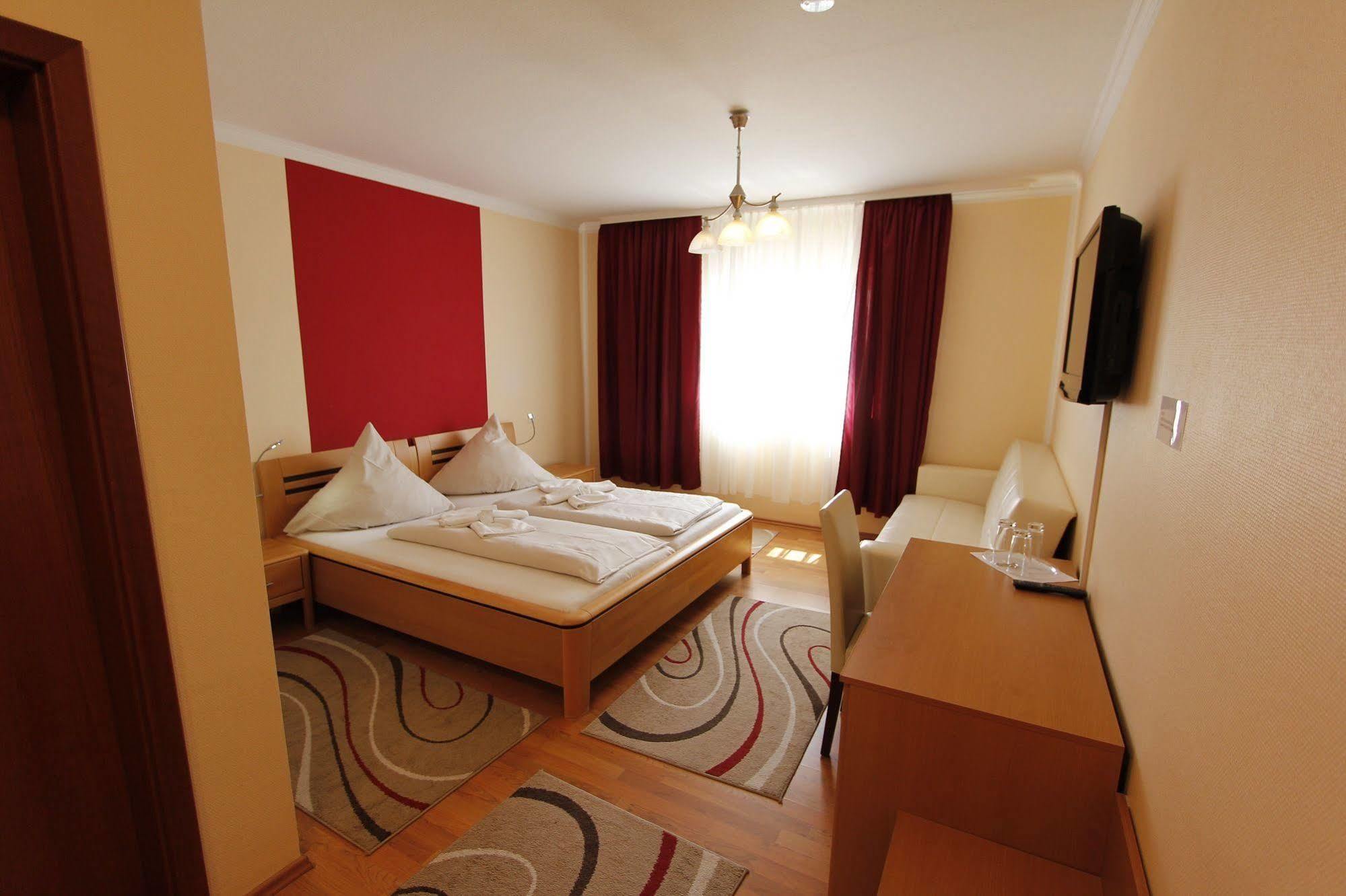 Hotel Rhein-Mosel-View Urbar  Экстерьер фото