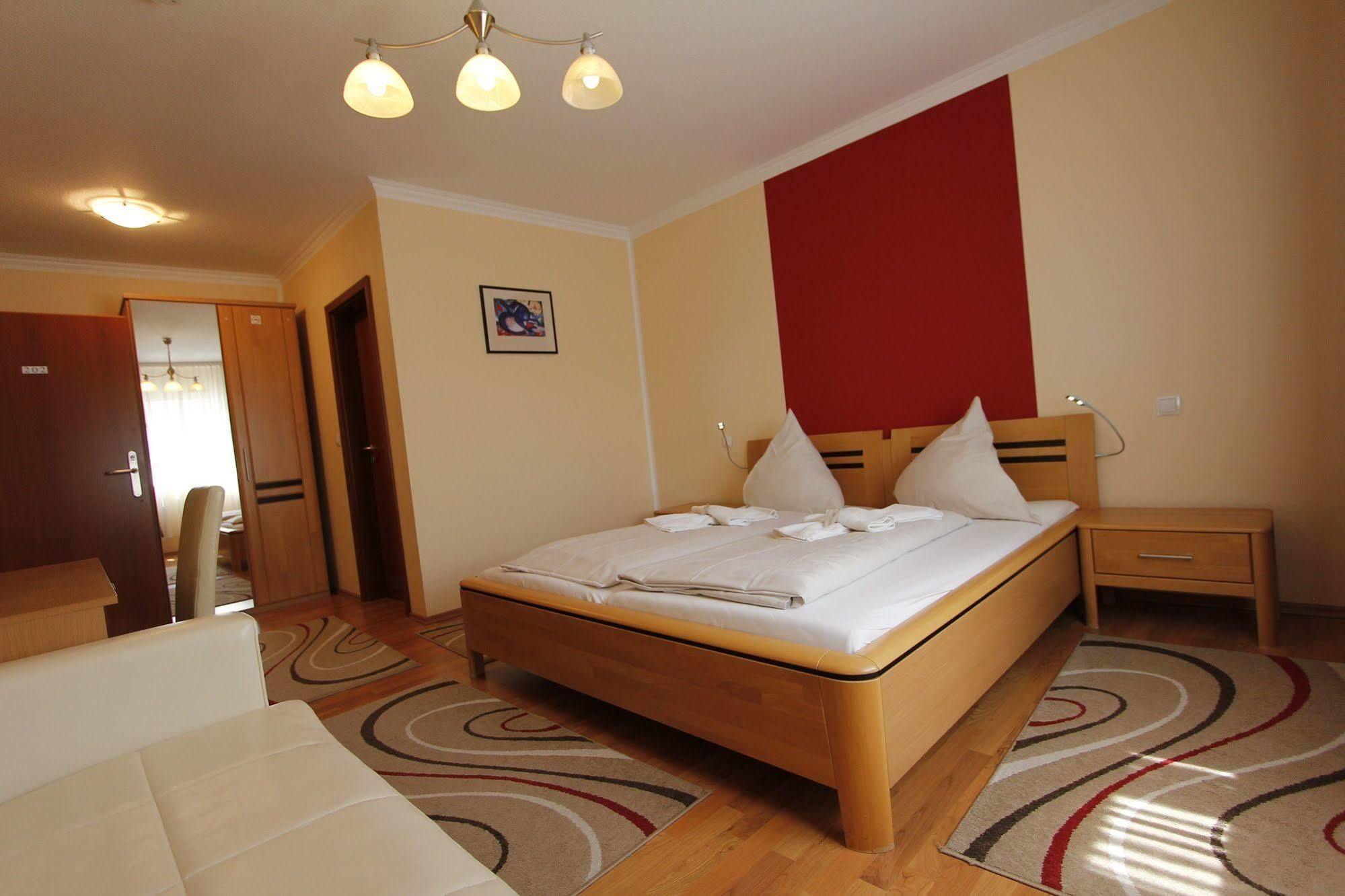 Hotel Rhein-Mosel-View Urbar  Экстерьер фото