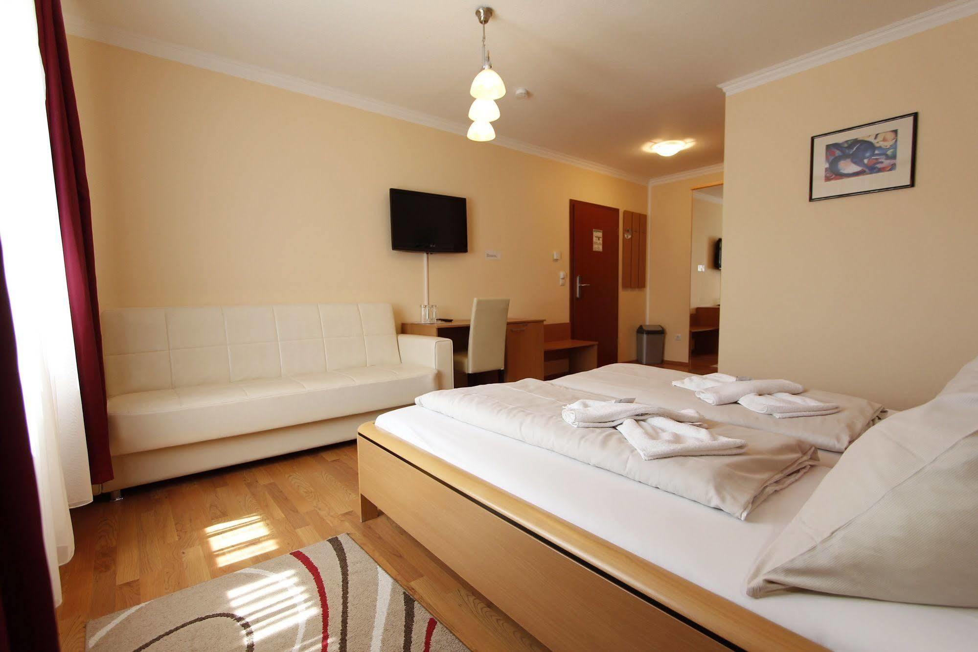 Hotel Rhein-Mosel-View Urbar  Экстерьер фото