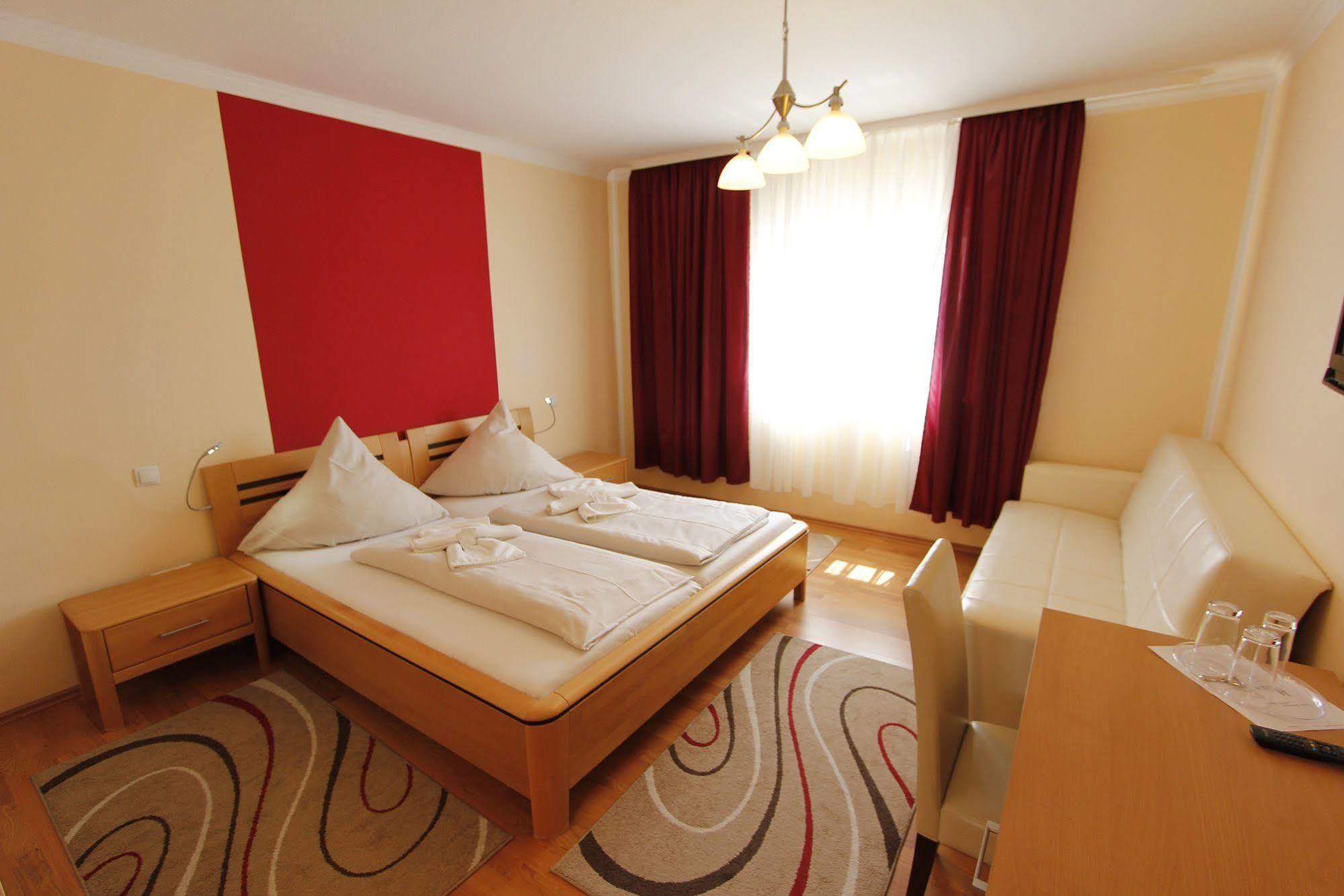 Hotel Rhein-Mosel-View Urbar  Экстерьер фото