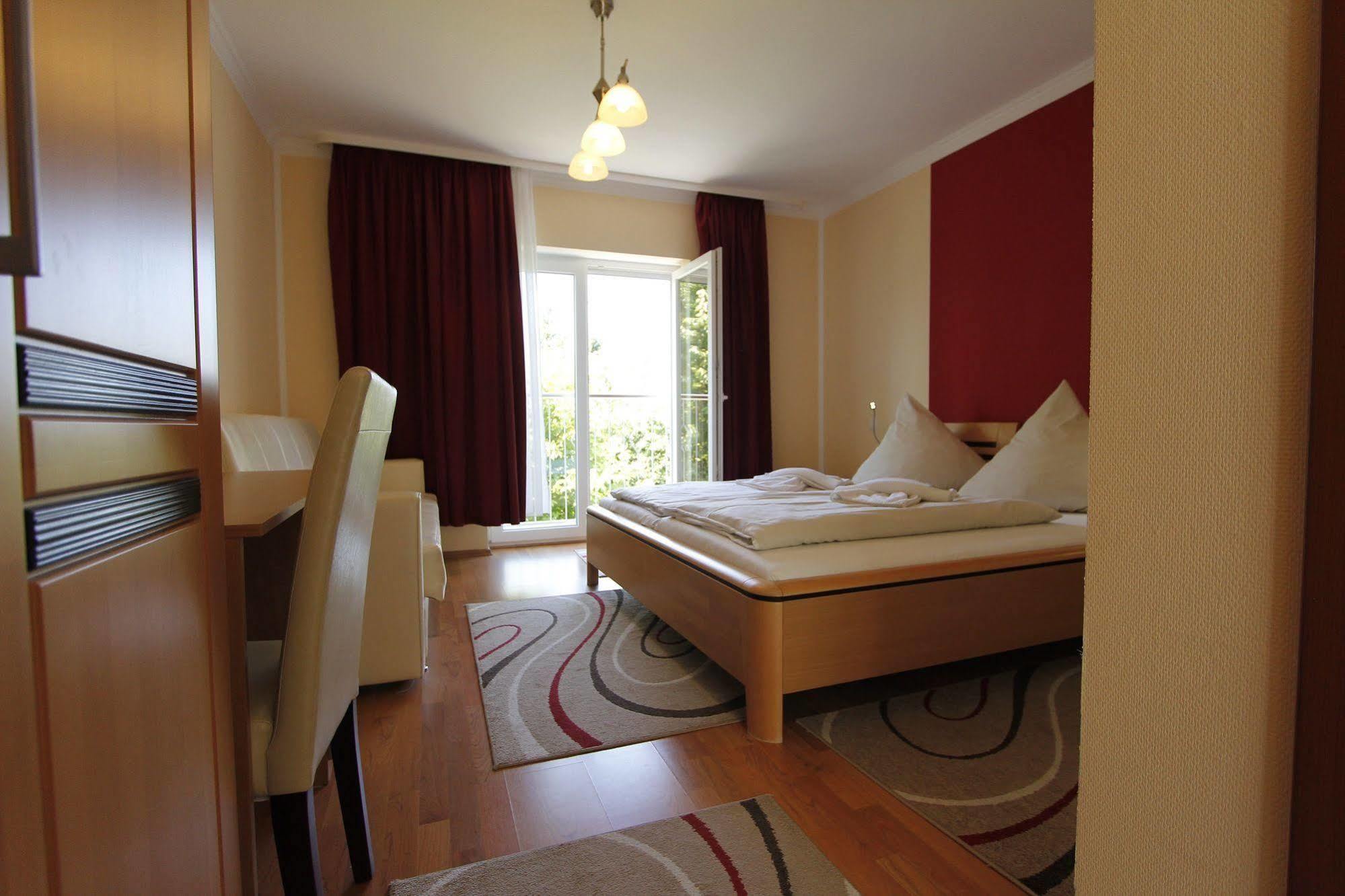 Hotel Rhein-Mosel-View Urbar  Экстерьер фото