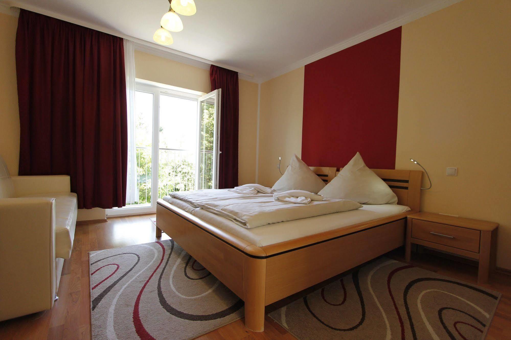 Hotel Rhein-Mosel-View Urbar  Экстерьер фото